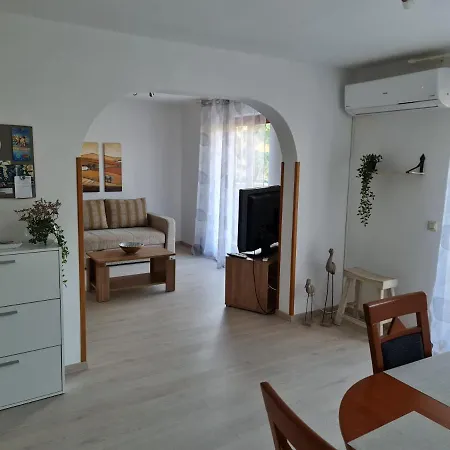 Mira * Pula