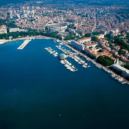 Mira * Pula
